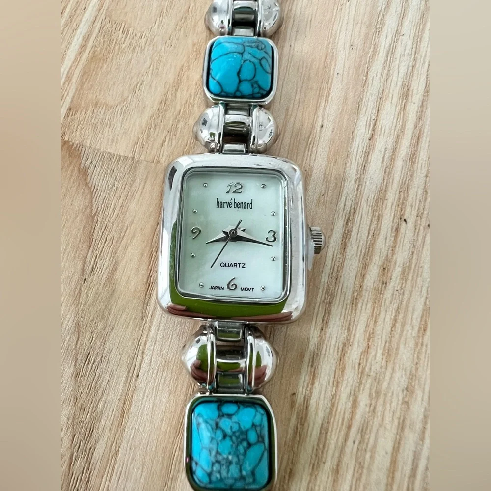 Harve Benard ladies silver tone stone accented watch NEW BATTERY